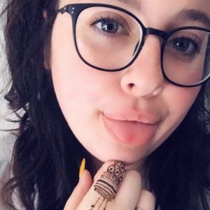 Meet your Posher, Danielle